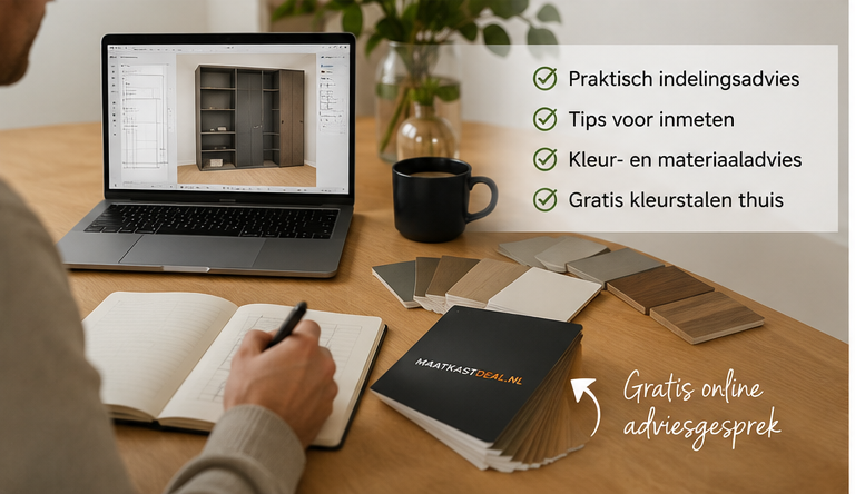 Gratis online adviesgesprek over een maatkast: 3D-ontwerp van een kast op maat op laptop met houtstalen en meetadvies op tafel